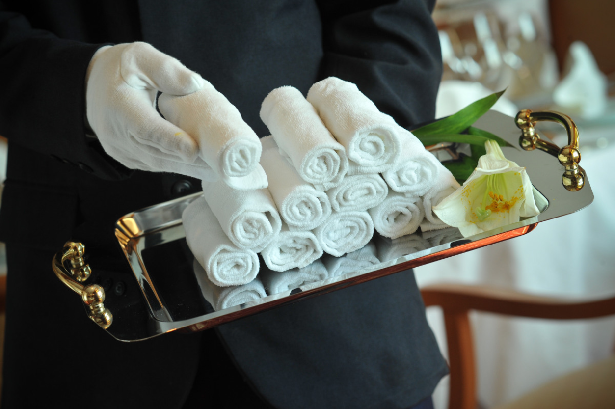 Ponant Yacht Cruises & Expeditions Dining Gastronomic Restaurant 3.png